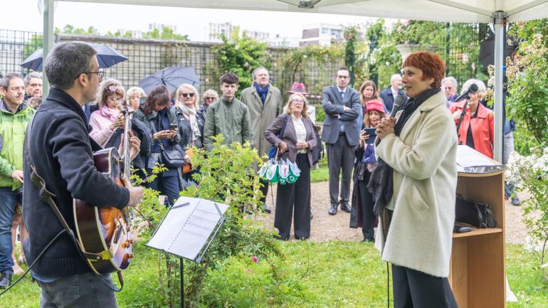 "L'Étincelante Evelyne" baptisée le 16 juin 2024 à la Roseraie du Val-de-Marne (©E. Legrand/CD94)